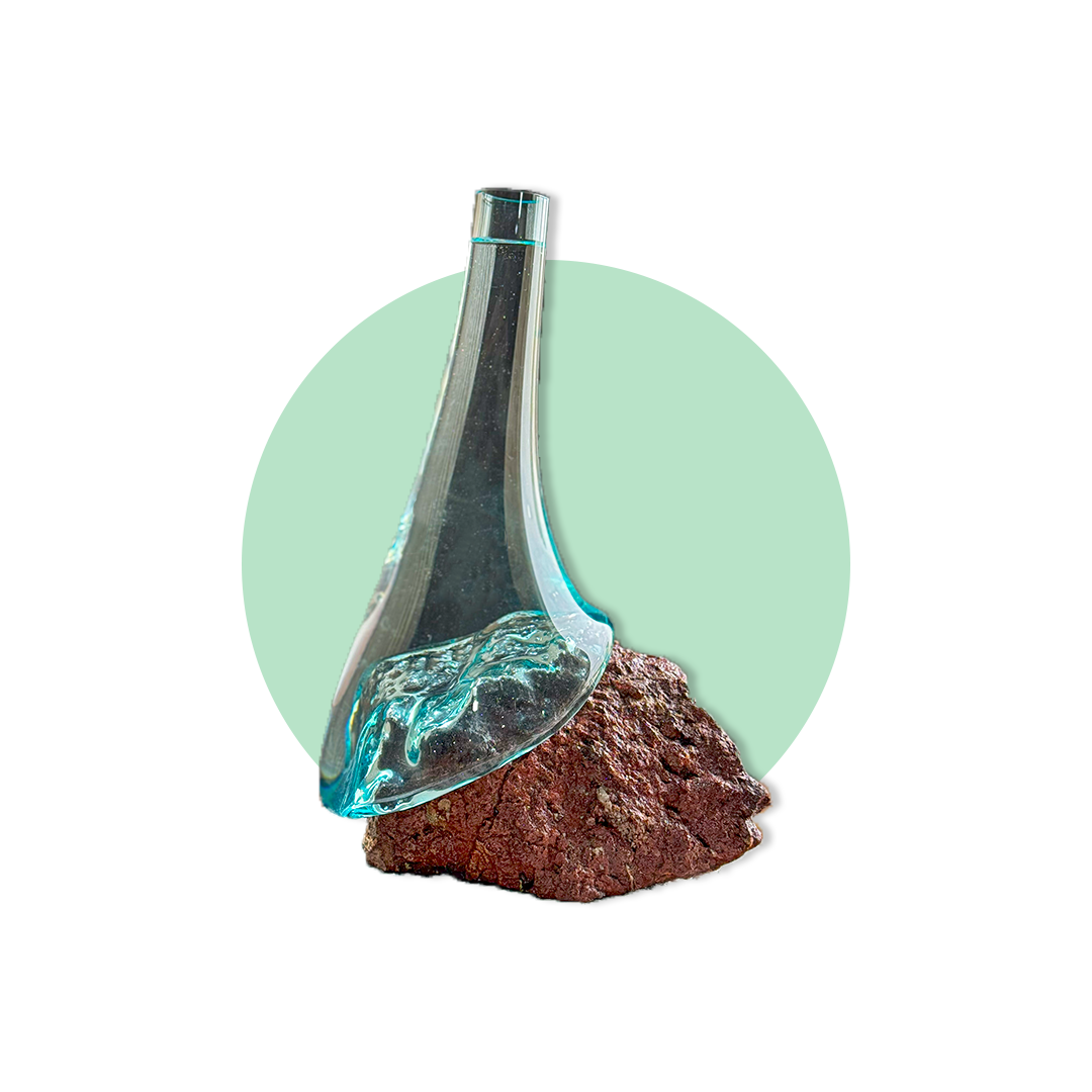 گلدان دفرمه شیشه ای با پایه سنگی